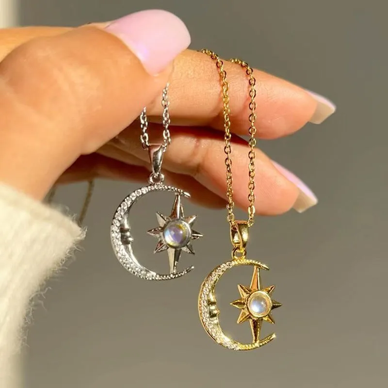 Fashion Diamond Moon Pendant Niche Necklace