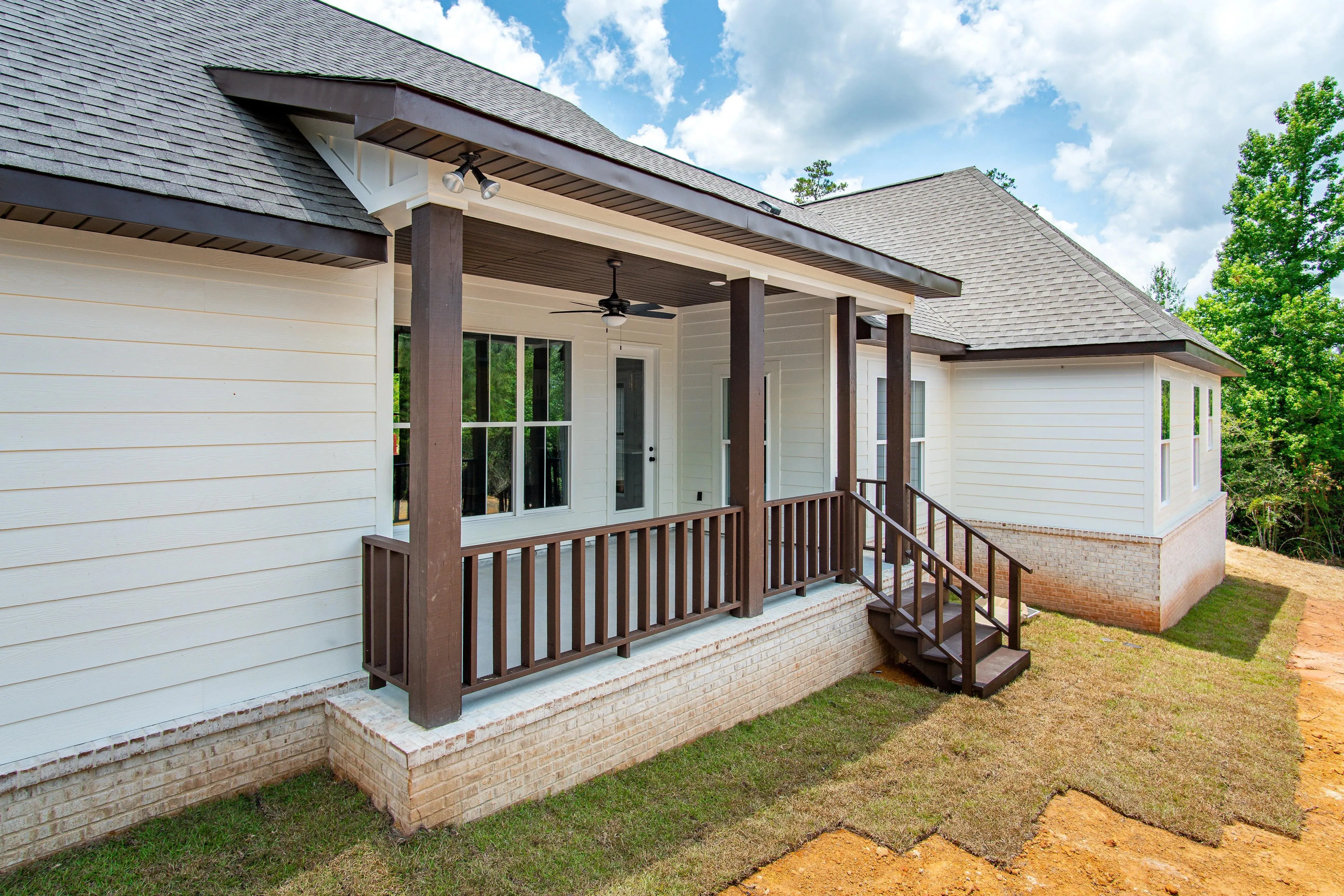 Inviting 4-Bedroom Home with Ample Outdoor Space and Stylish Design