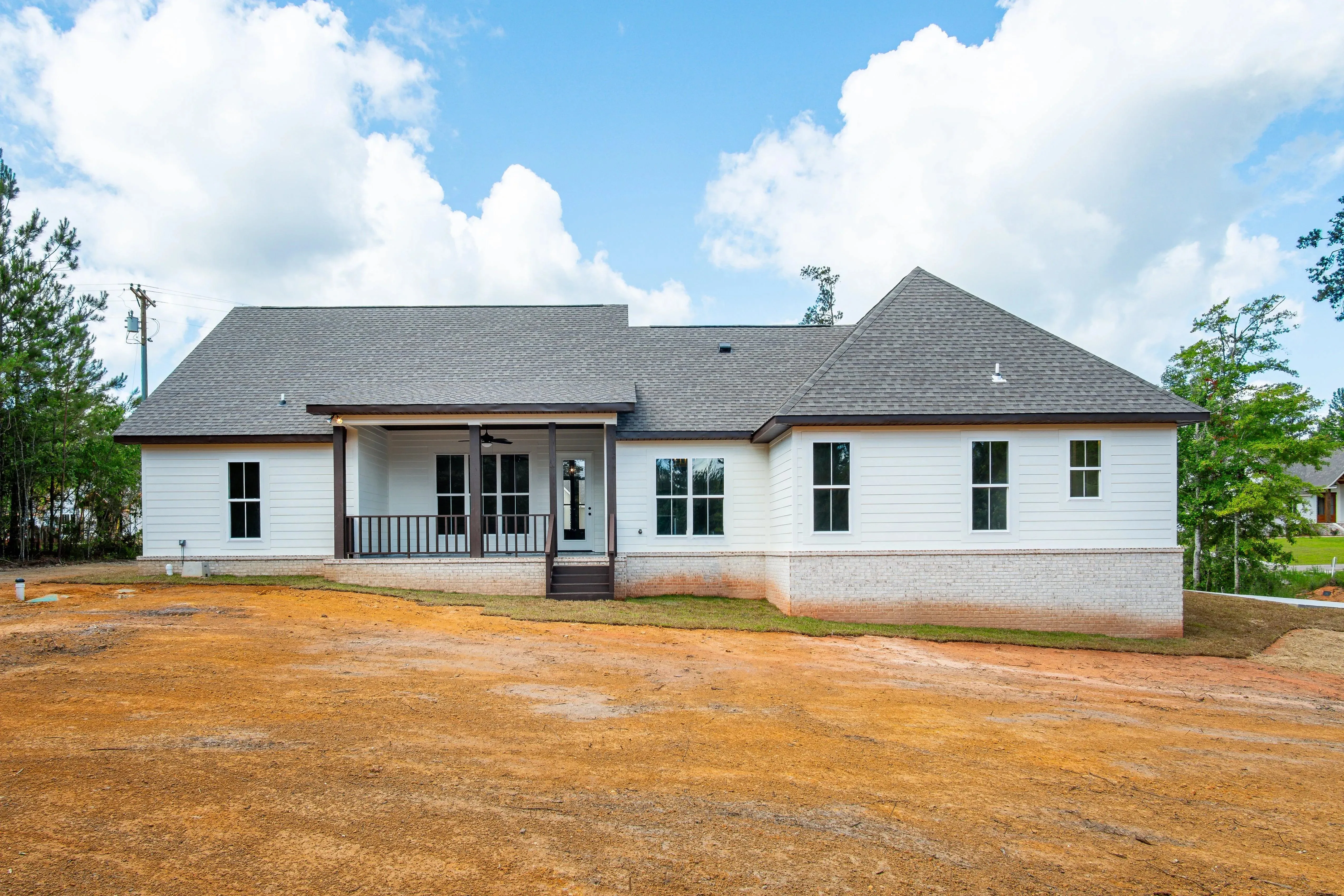 Inviting 4-Bedroom Home with Ample Outdoor Space and Stylish Design